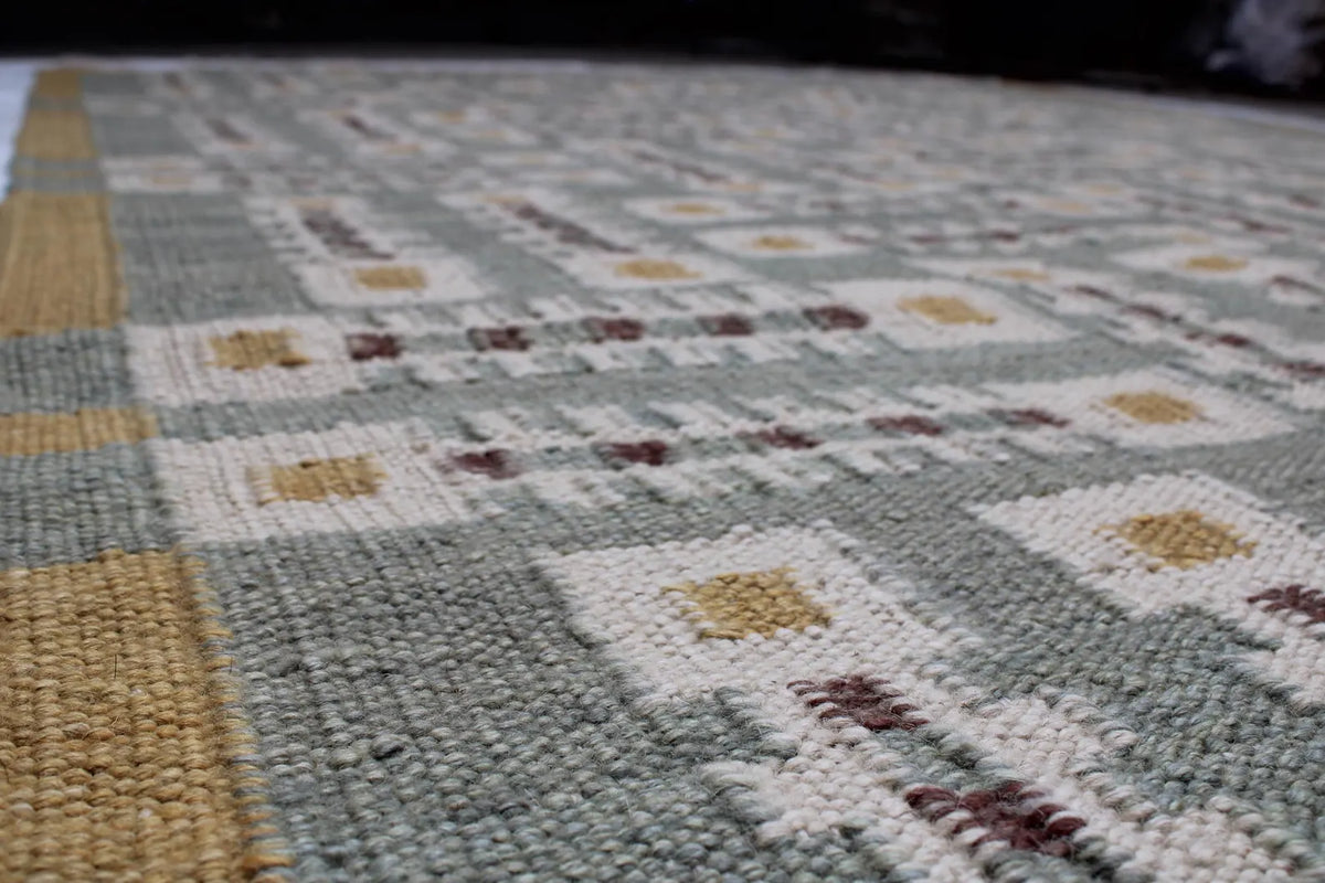 Handwoven Geometric Kilim Rug – Sage Green & Ivory Scandinavian Flatweave Carpet