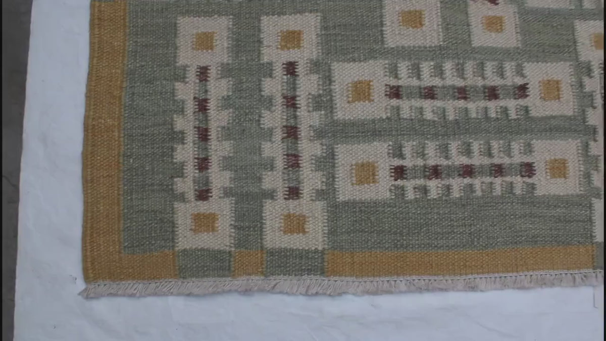 Load video: Handwoven Geometric Kilim Rug – Sage Green &amp; Ivory Scandinavian Flatweave Carpet